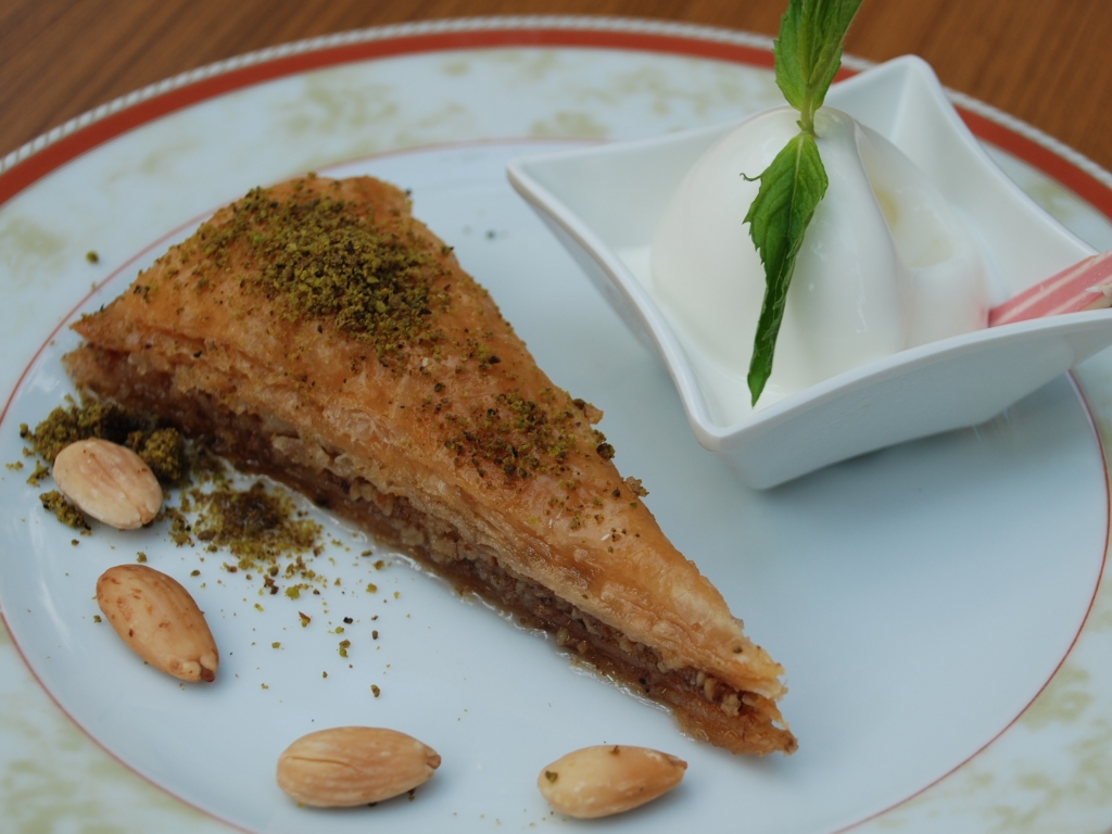 CEVİZLİ HAVUÇ DİLİMİ BAKLAVA
