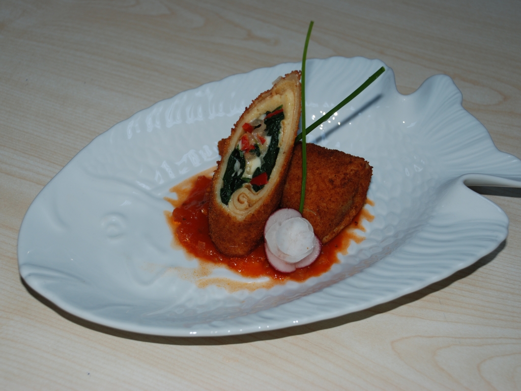 ISPANAK İLE DOLDURULMUŞ KREP PANE